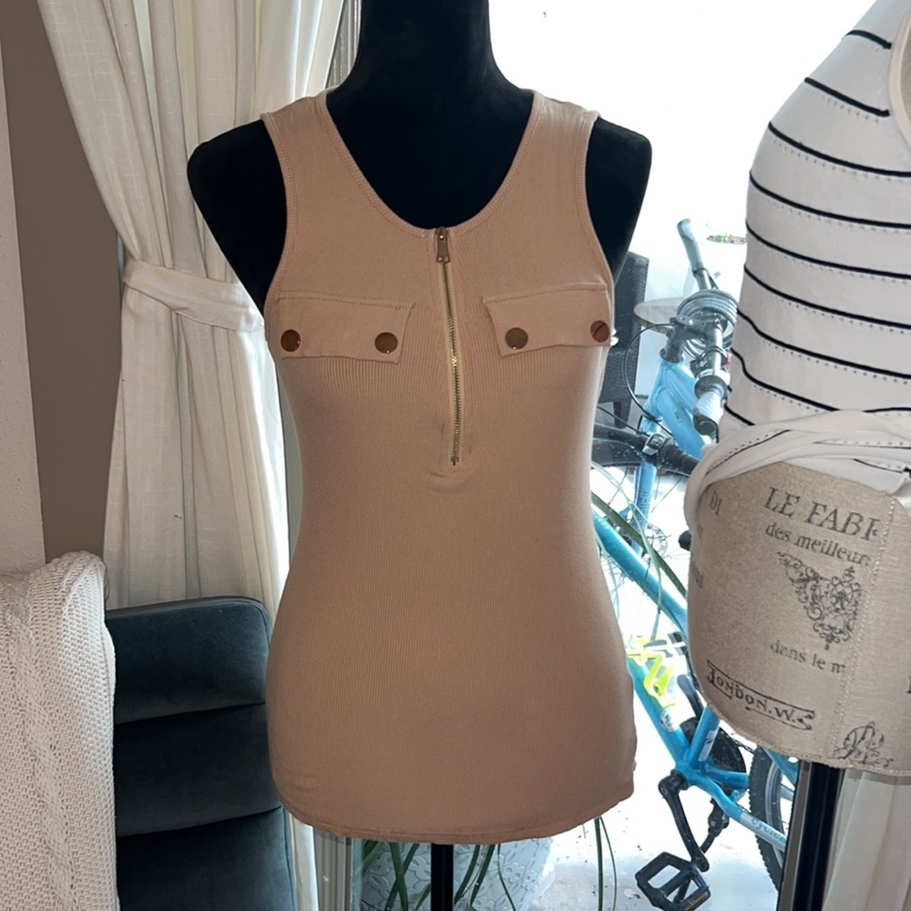 Oufeiya tan ribbed sleeveless tank top gold metal zipper pocket buttons Small​ - Picture 2 of 8